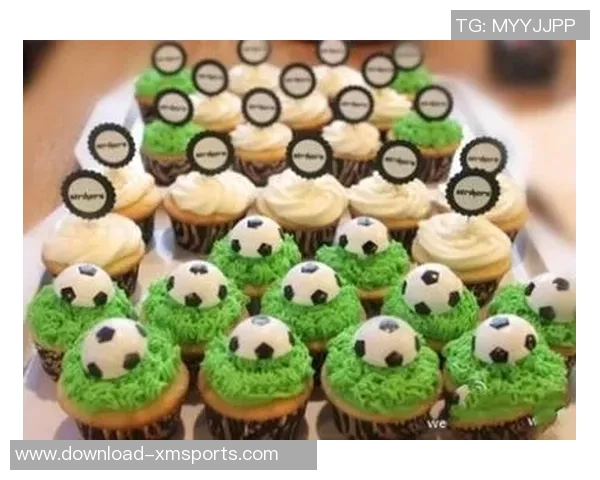 草地足球蛋糕的创意制作与美味分享让每个球迷都欲罢不能
