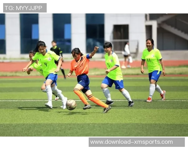 激烈对抗与团队合作的足球赛场上燃起的激情与梦想